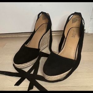 Black Brash lace up platform heels
Brand new, but without the tags and box